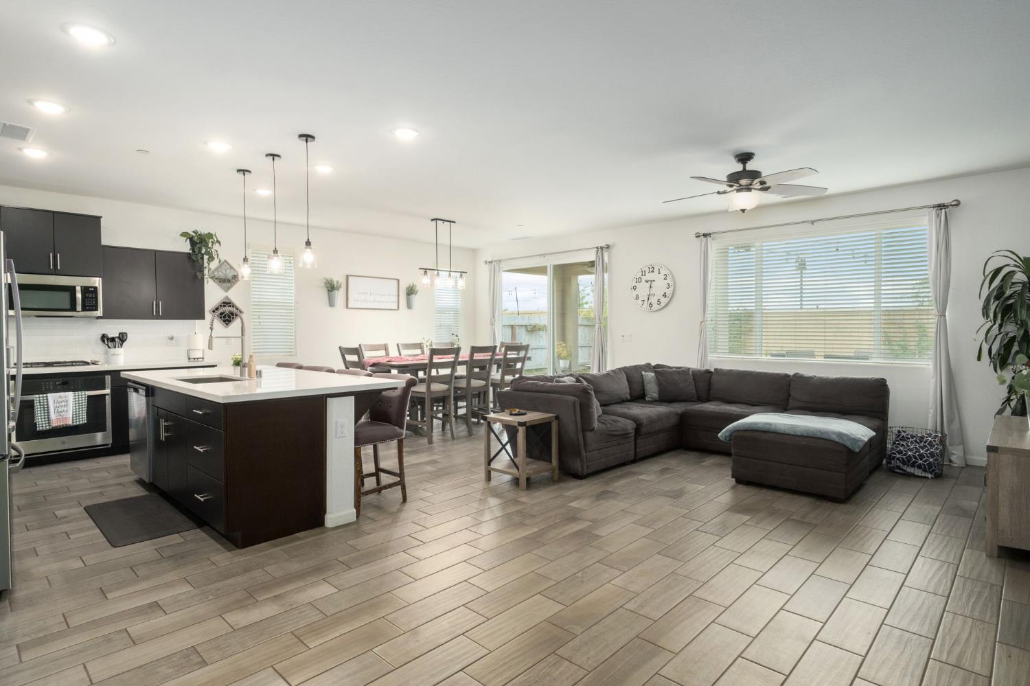 644 Atlantica Dr S, Madera, CA 93636