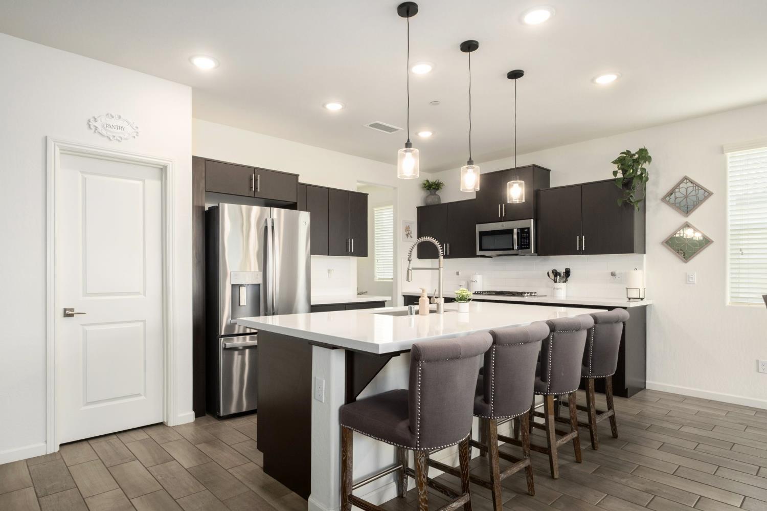 644 Atlantica Dr S, Madera, CA 93636