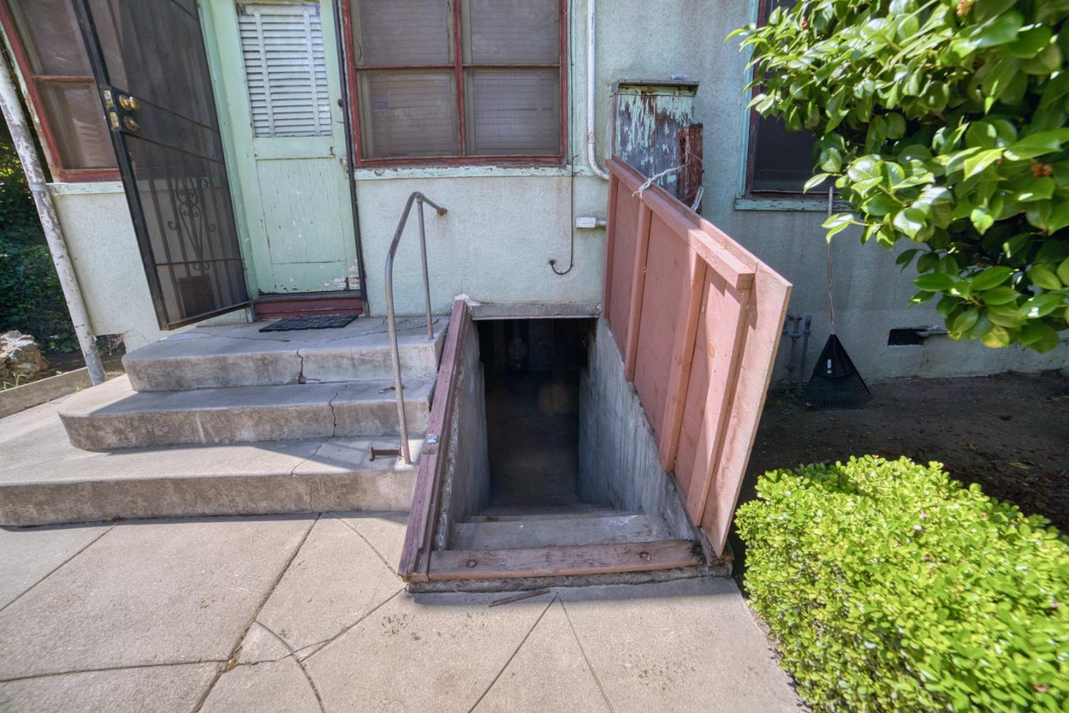 421 N D St, Madera, CA 93638