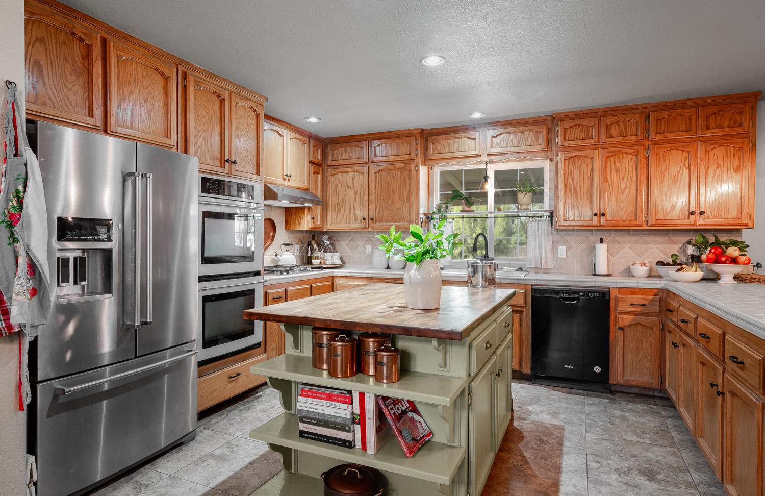 22052 Melrose Ct, Madera, CA 93638