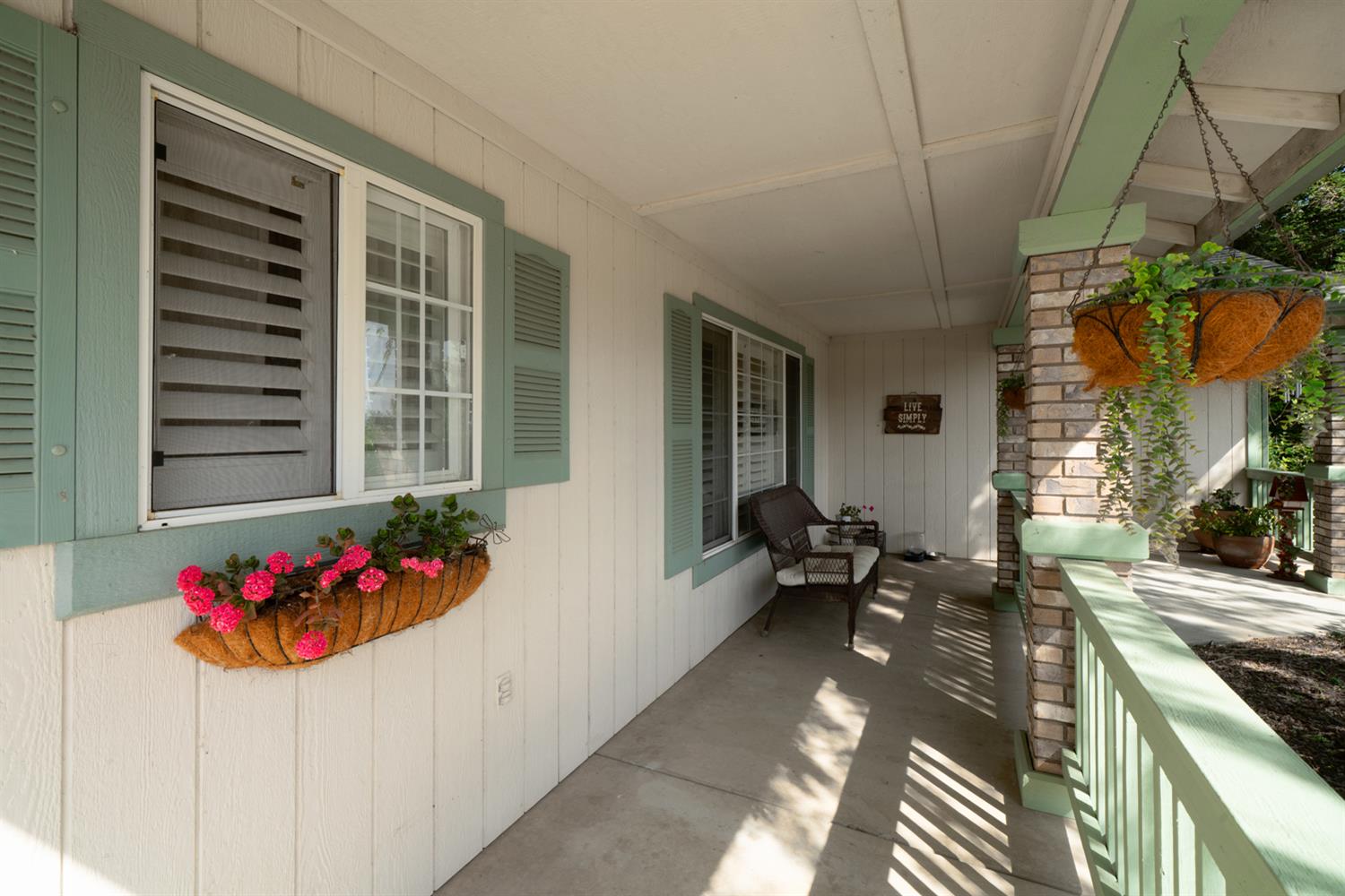 22052 Melrose Ct, Madera, CA 93638