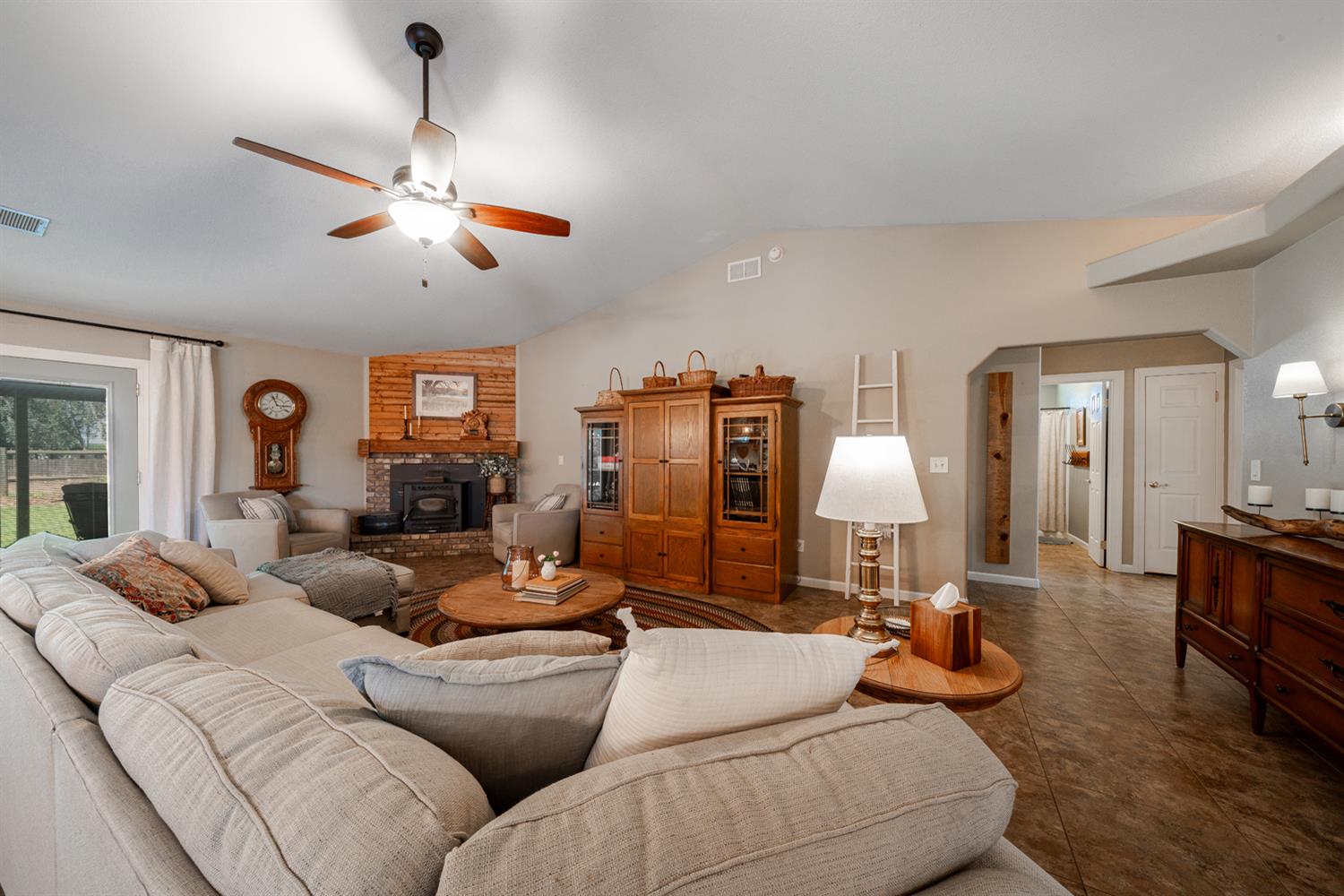 22052 Melrose Ct, Madera, CA 93638