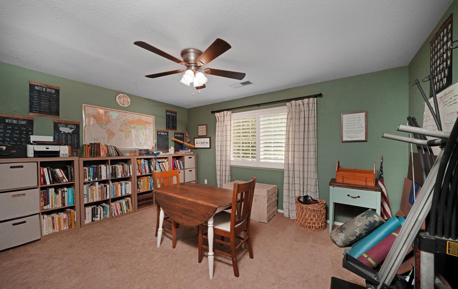 22052 Melrose Ct, Madera, CA 93638