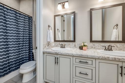 598 Crescent Ln, Madera, CA 93636