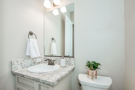 598 Crescent Ln, Madera, CA 93636