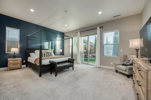 598 Crescent Ln, Madera, CA 93636