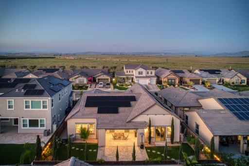 598 Crescent Ln, Madera, CA 93636