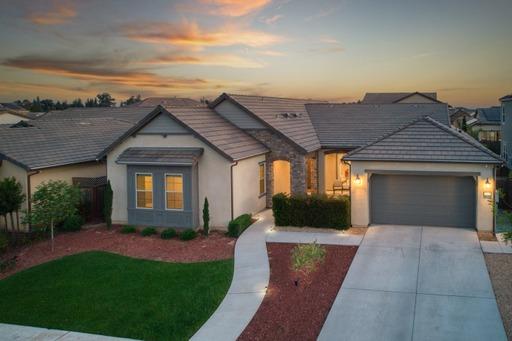 598 Crescent Ln, Madera, CA 93636