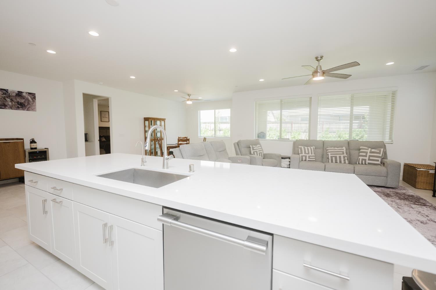 4285 Monarch Place, Madera, CA 93636