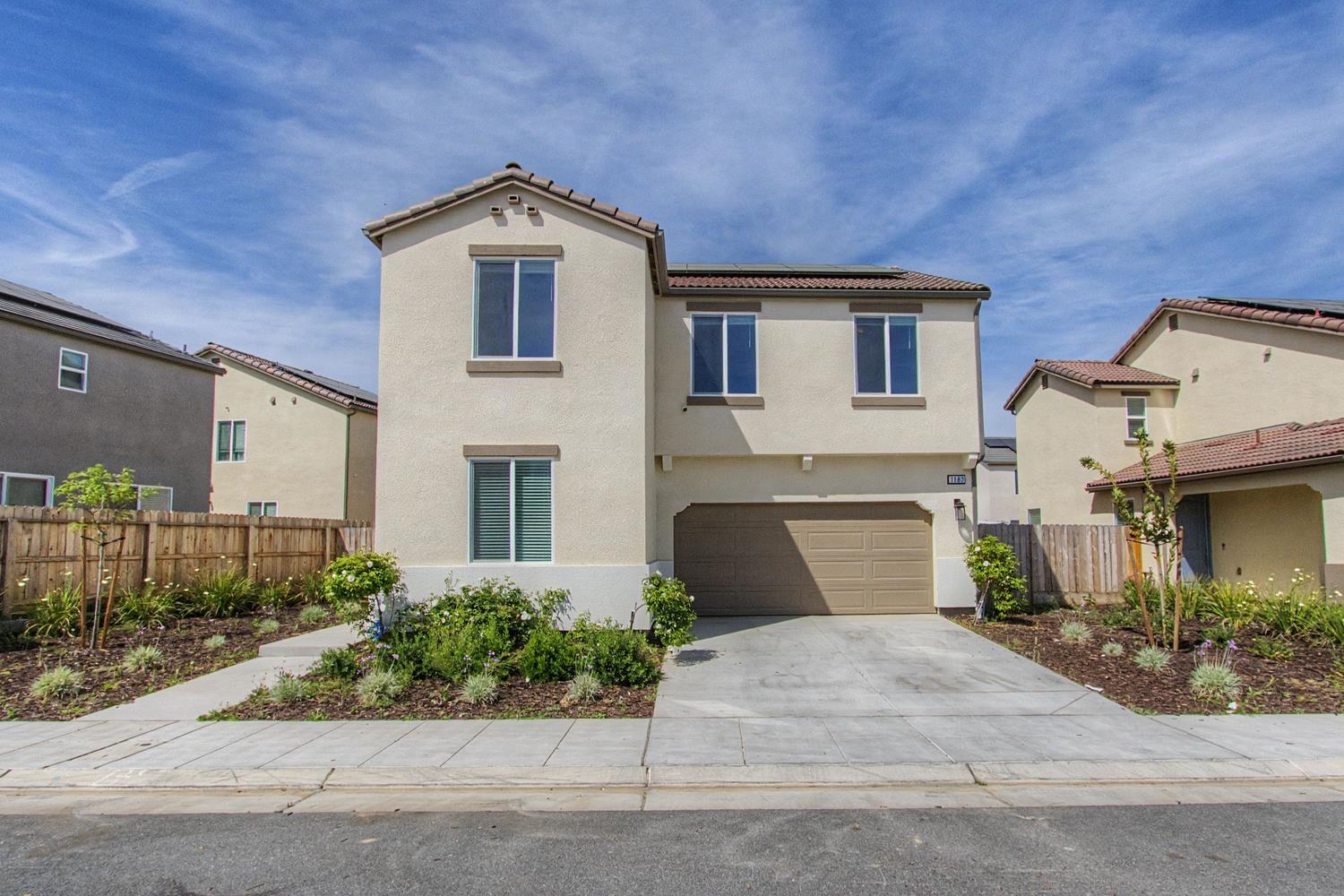 1183 Ponderosa Way W, Madera, CA 93636