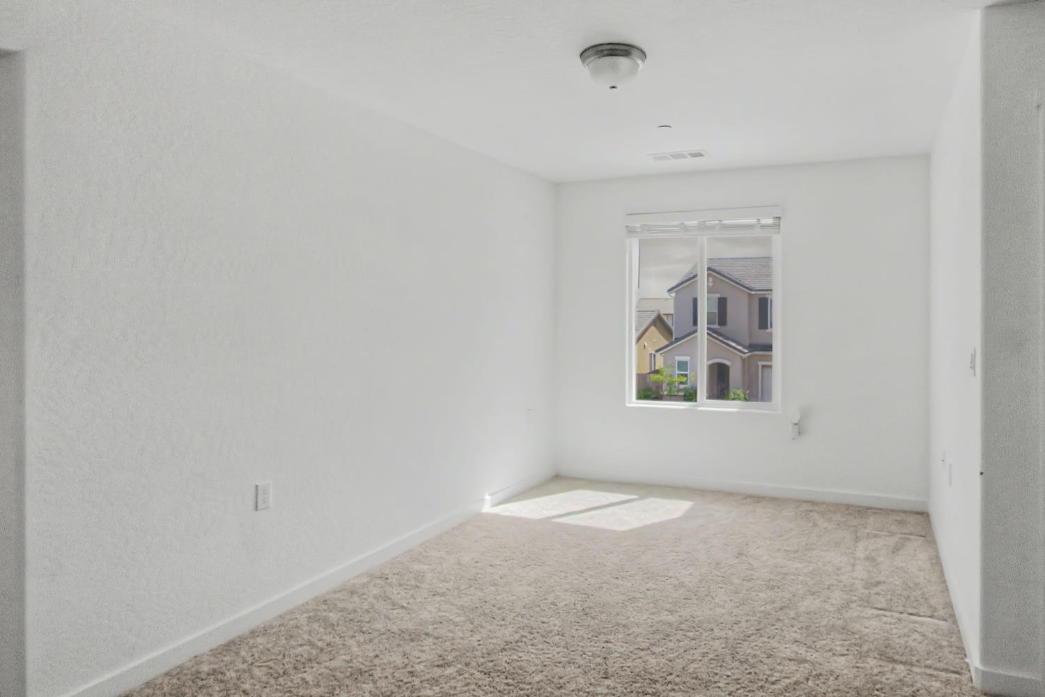 1183 Ponderosa Way W, Madera, CA 93636