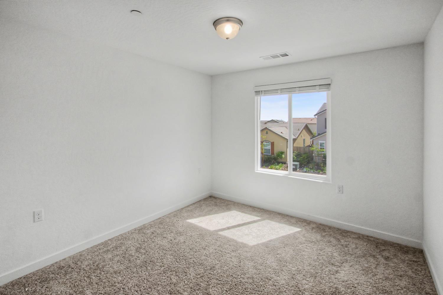1183 Ponderosa Way W, Madera, CA 93636