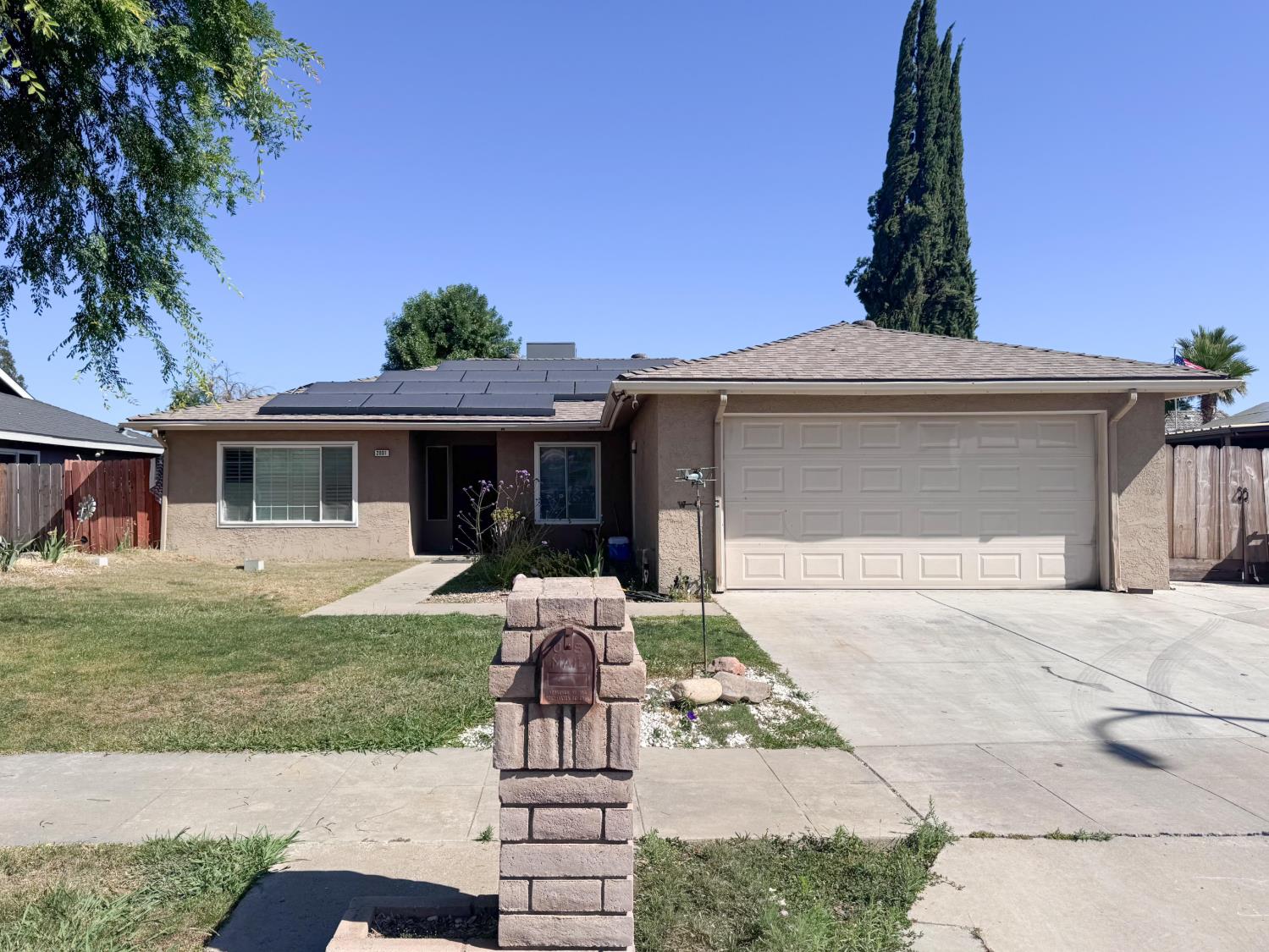 2801 Greenwood Dr, Madera, CA 93637