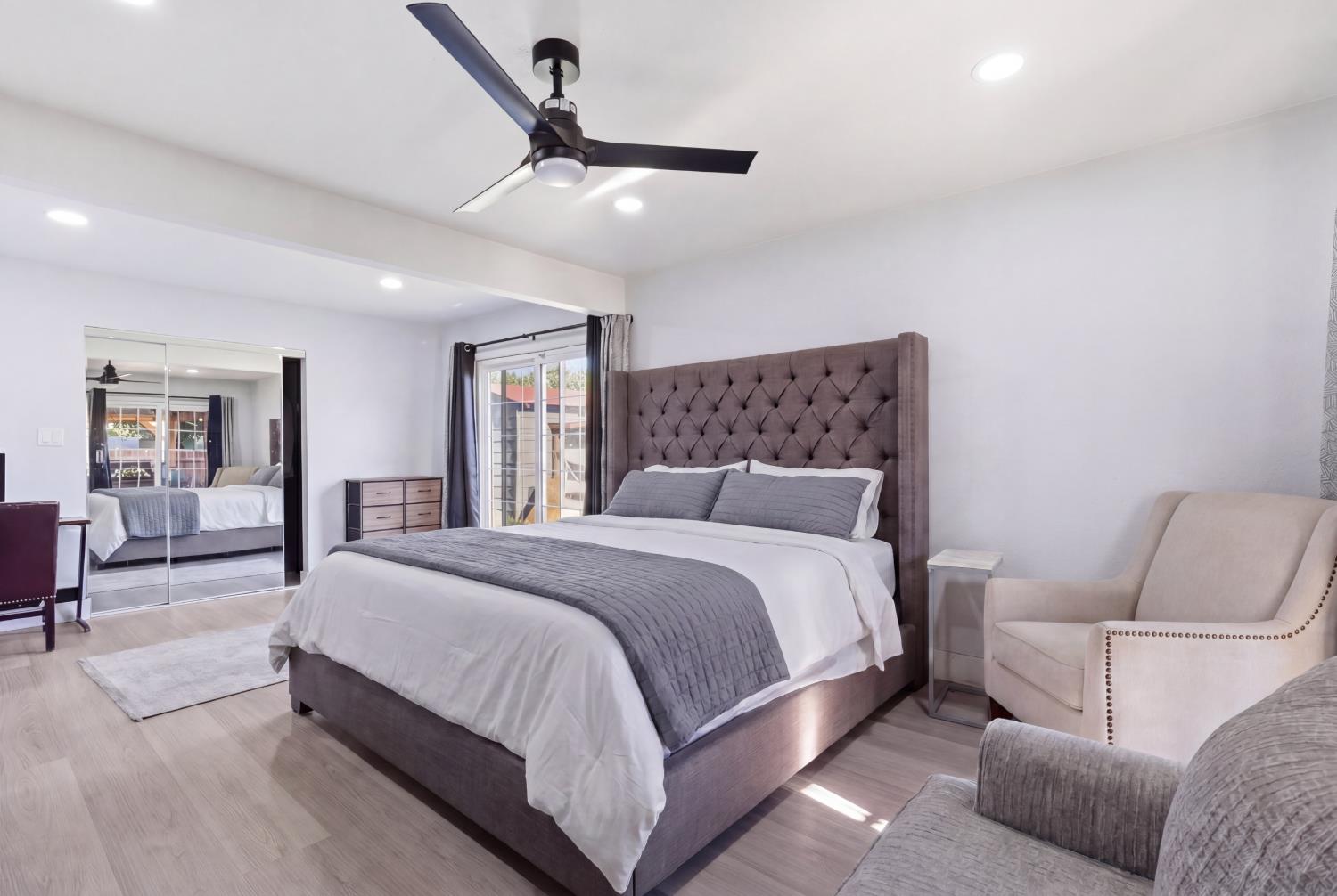 208 De Santi Ave, Madera, CA 93637