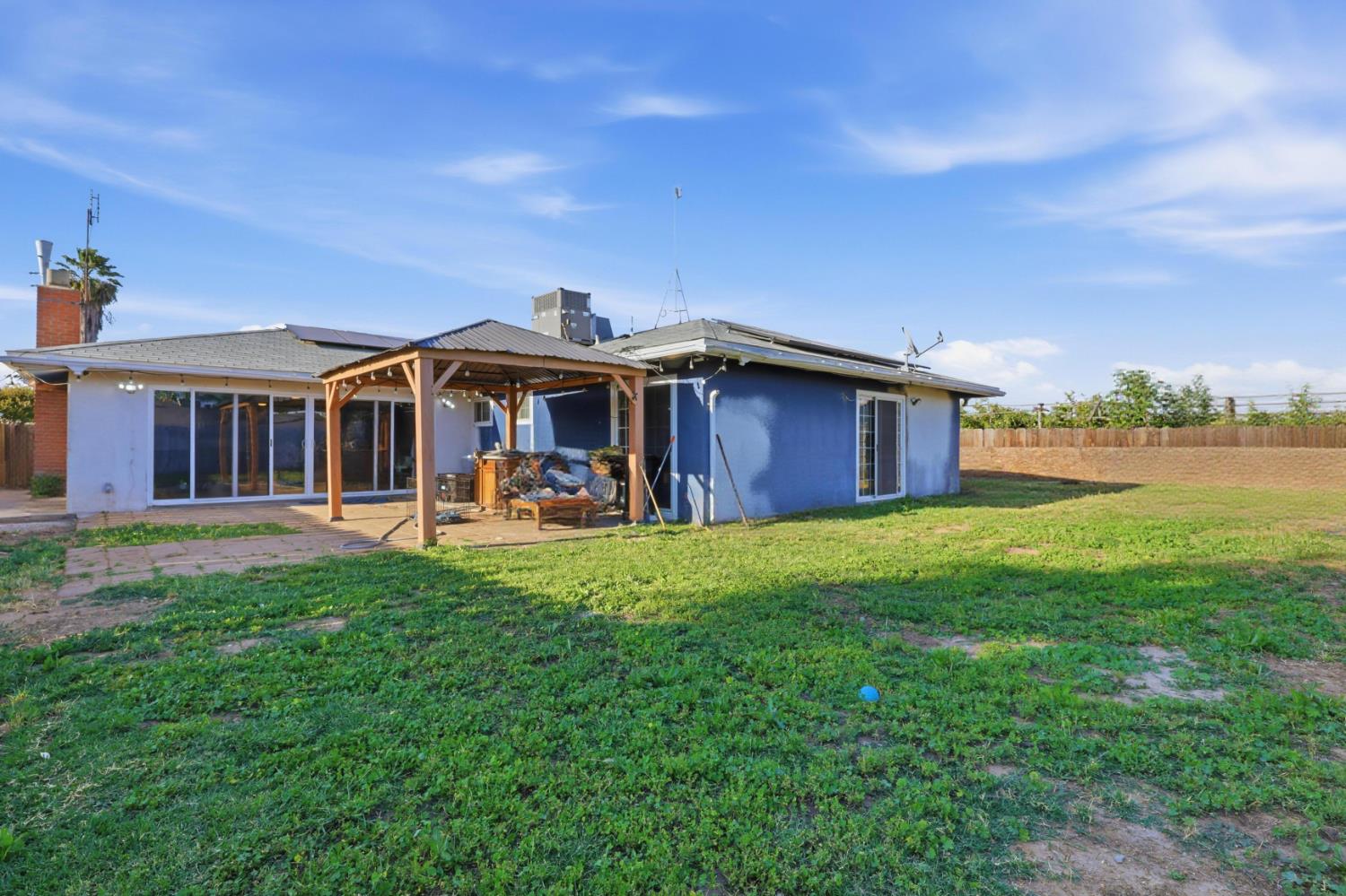 208 De Santi Ave, Madera, CA 93637