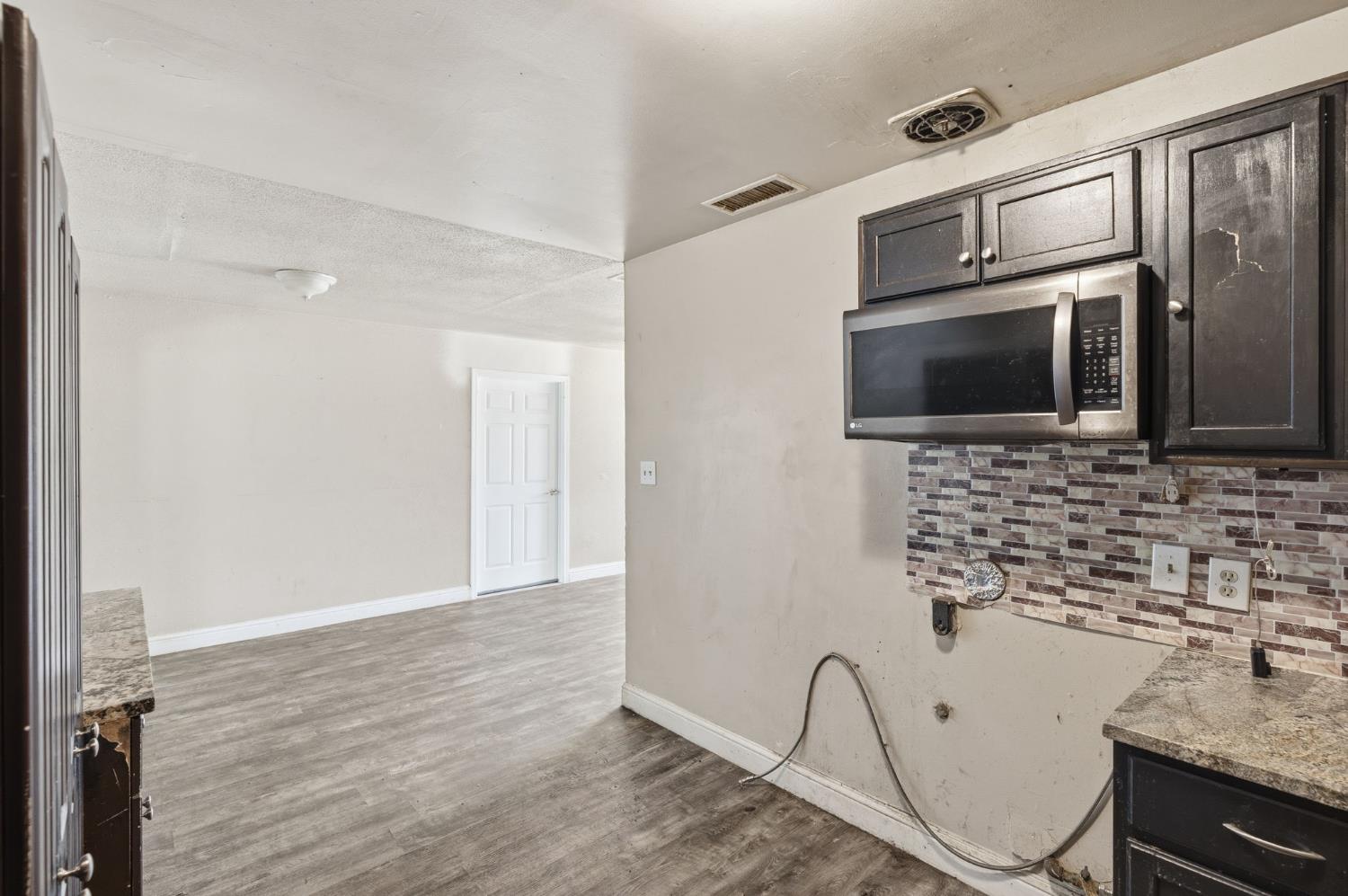 27341 Parkwood Ave, Madera, CA 93637