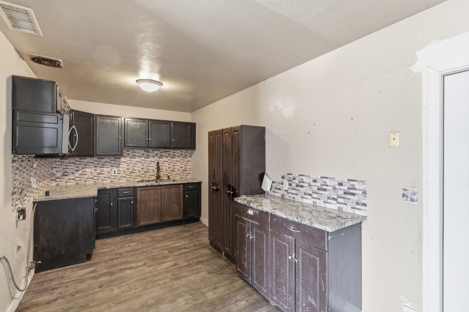 27341 Parkwood Ave, Madera, CA 93637