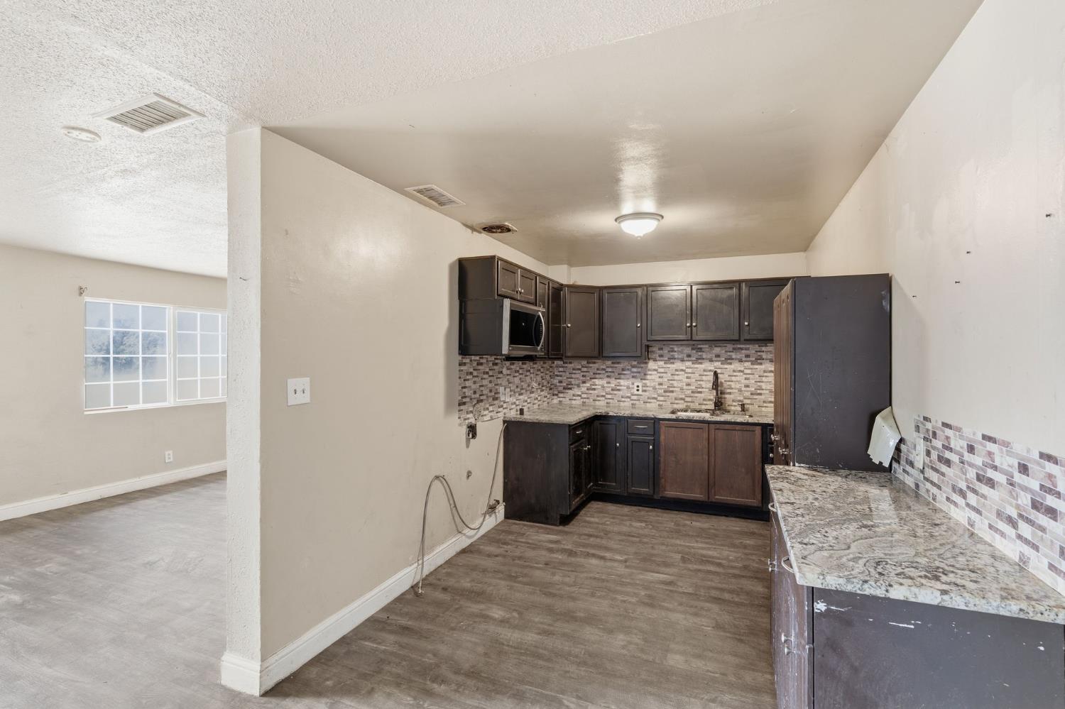 27341 Parkwood Ave, Madera, CA 93637