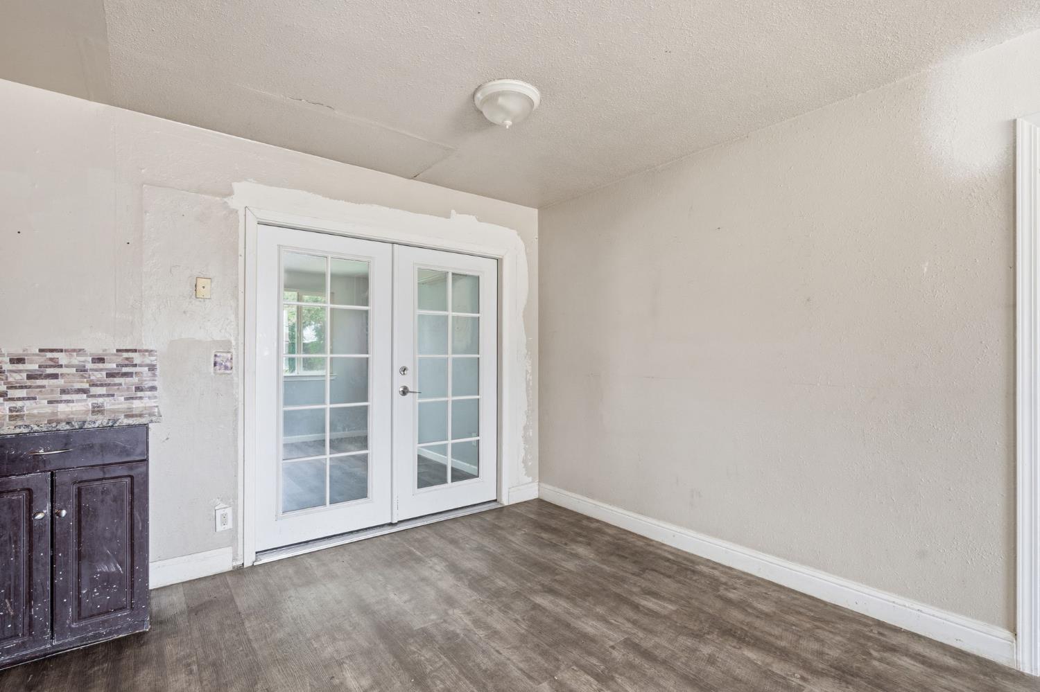 27341 Parkwood Ave, Madera, CA 93637
