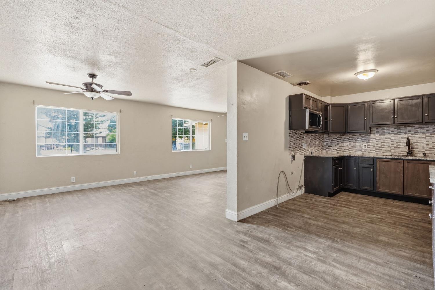 27341 Parkwood Ave, Madera, CA 93637
