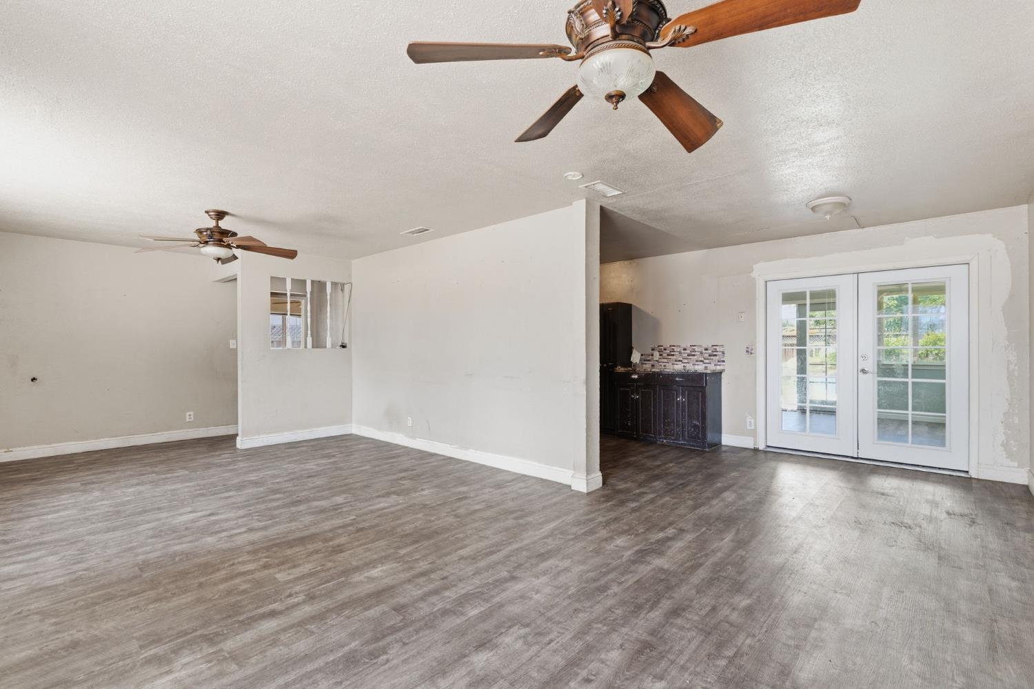 27341 Parkwood Ave, Madera, CA 93637