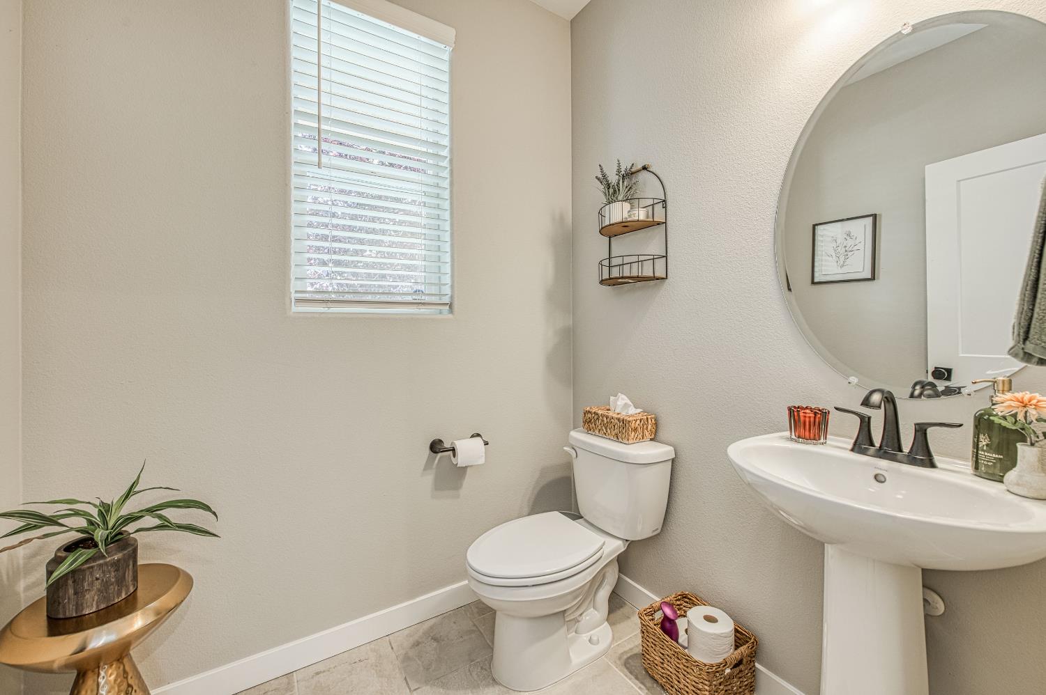 738 Katelyn Ave, Madera, CA 93636