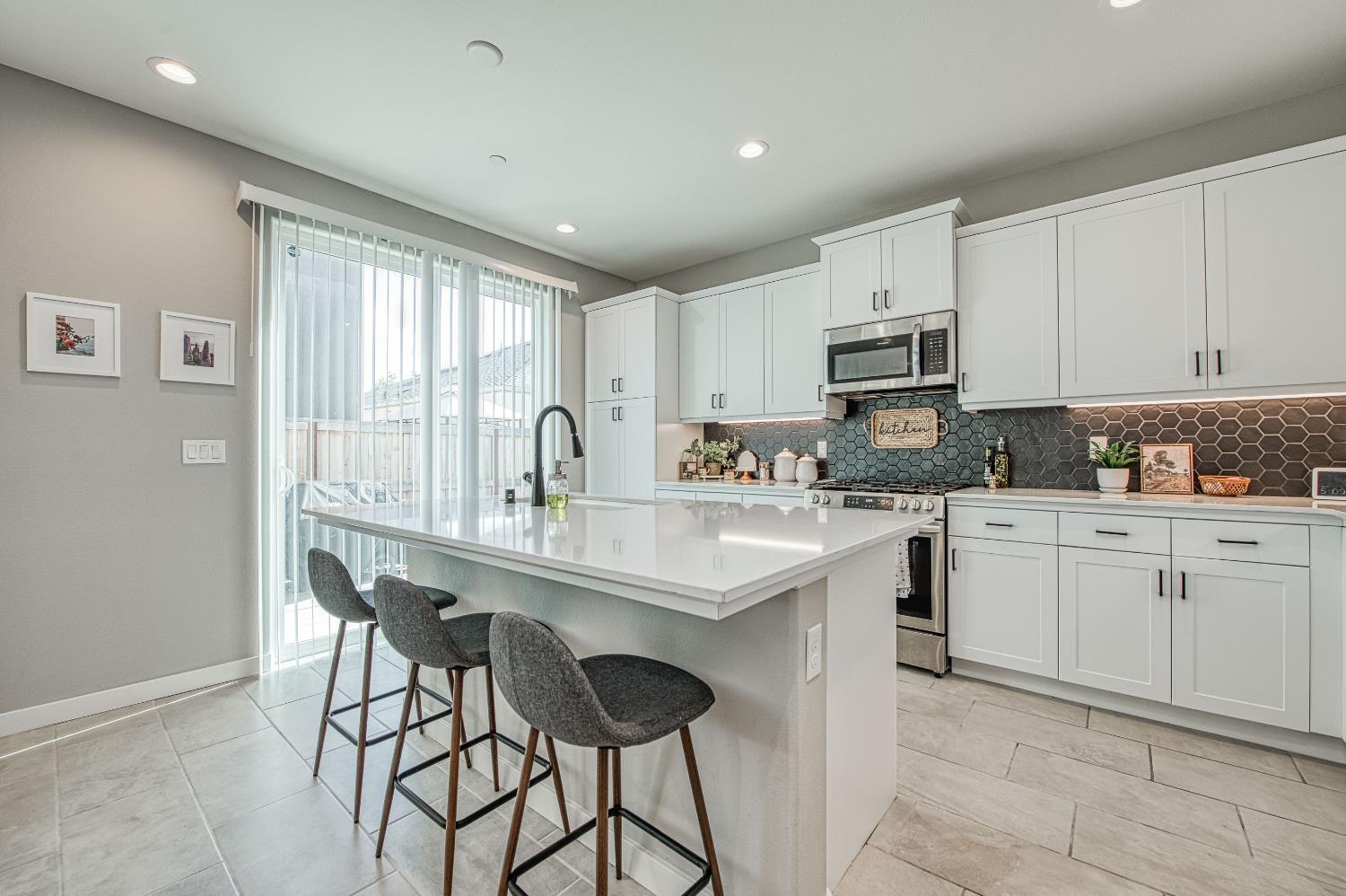 738 Katelyn Ave, Madera, CA 93636