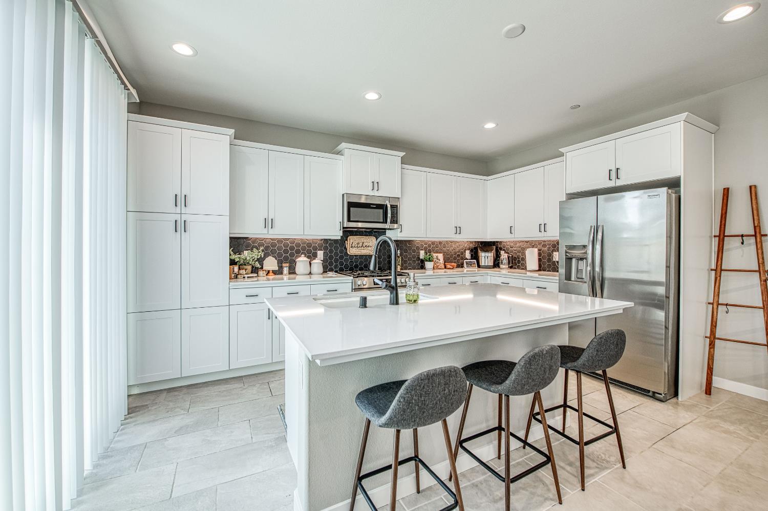 738 Katelyn Ave, Madera, CA 93636