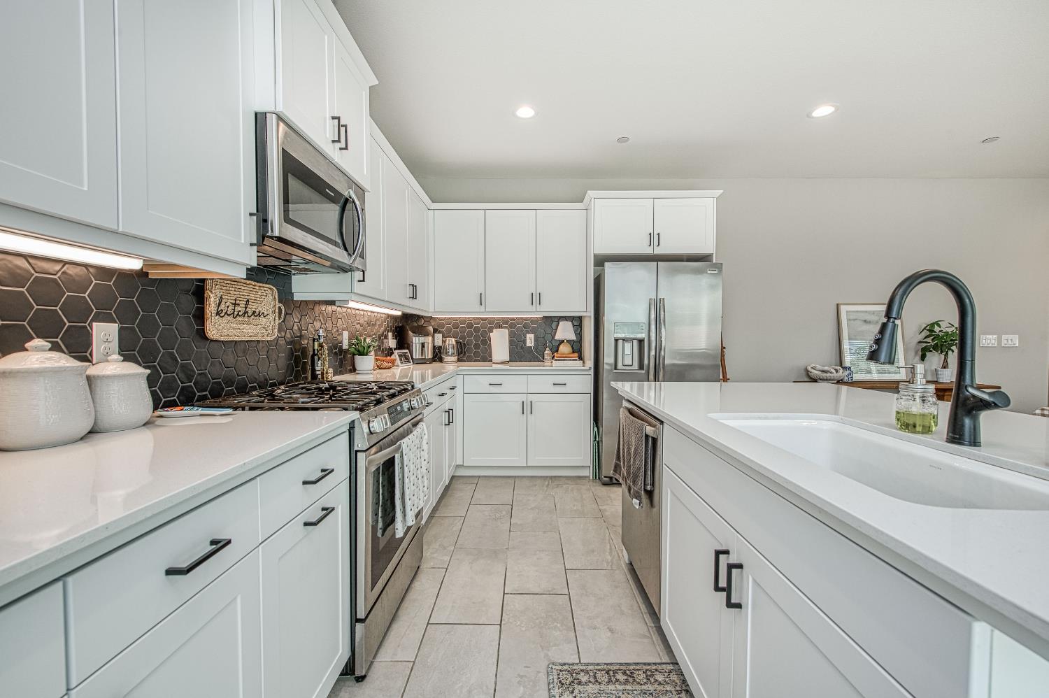 738 Katelyn Ave, Madera, CA 93636
