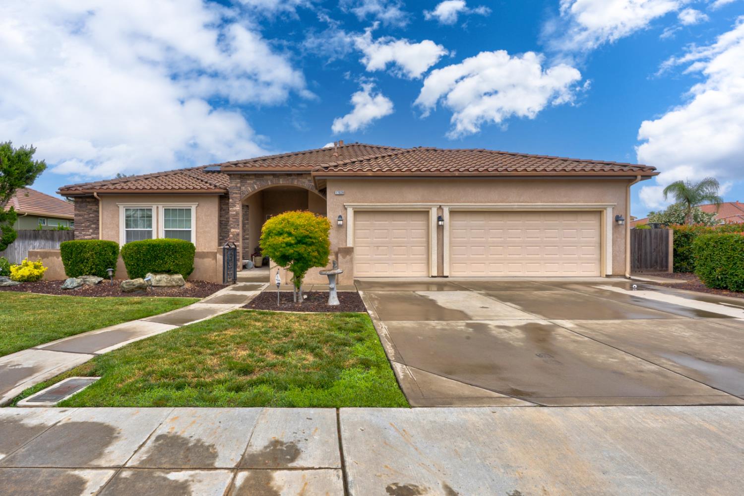 17028 Granite Falls Way, Madera, CA 93610