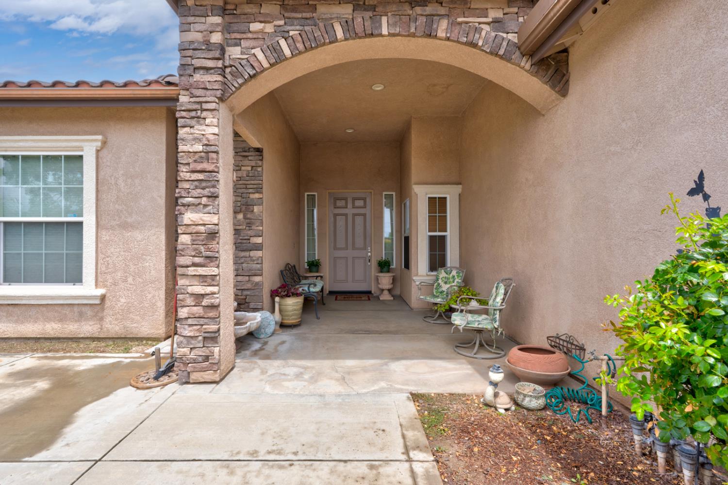 17028 Granite Falls Way, Madera, CA 93610