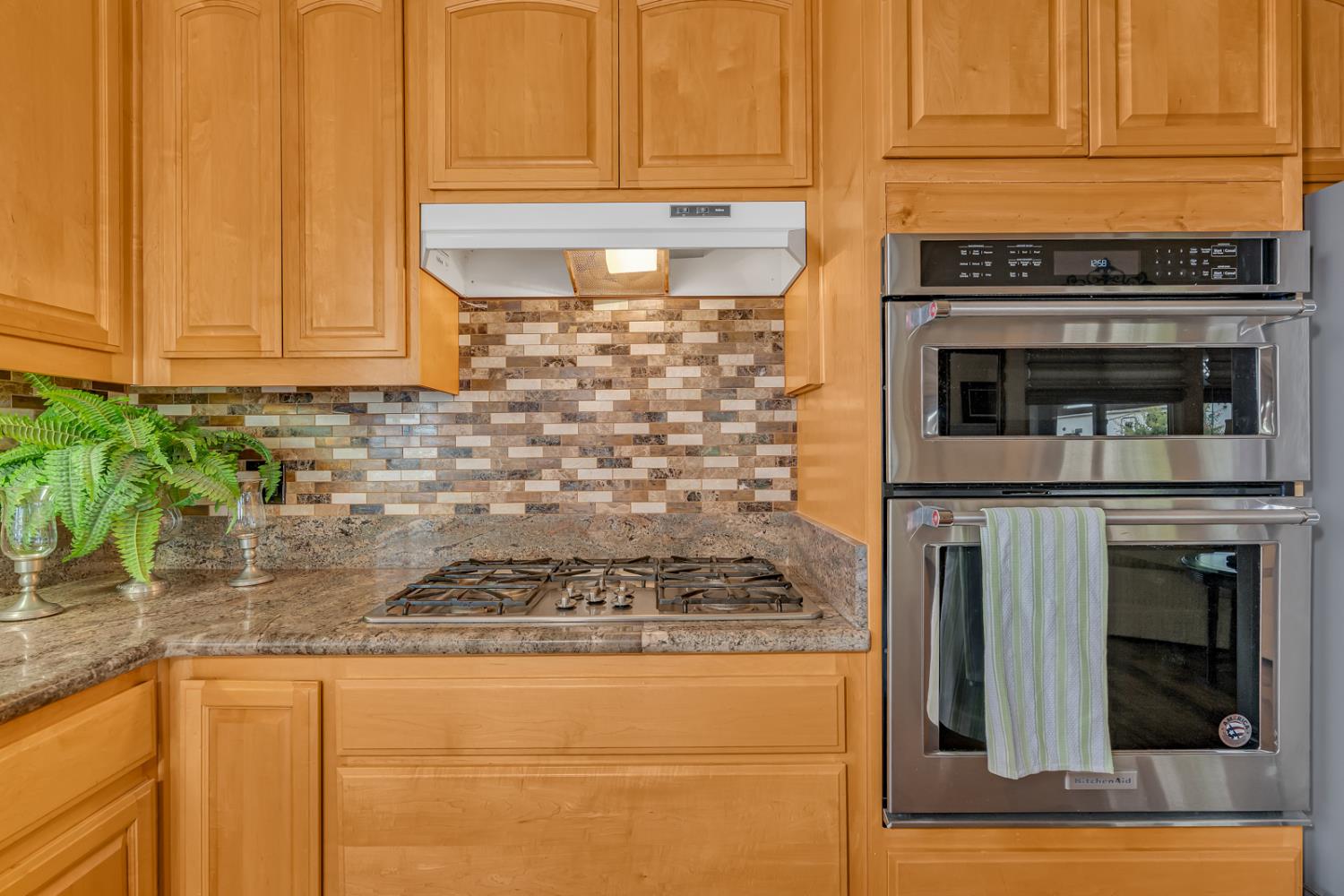 17028 Granite Falls Way, Madera, CA 93610