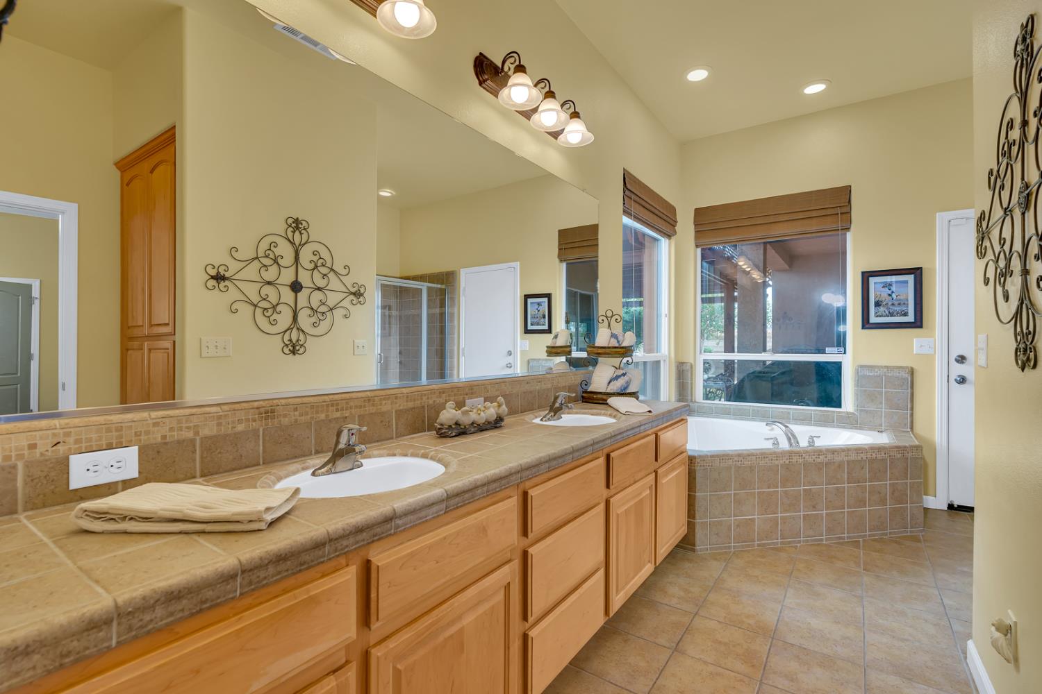 17028 Granite Falls Way, Madera, CA 93610