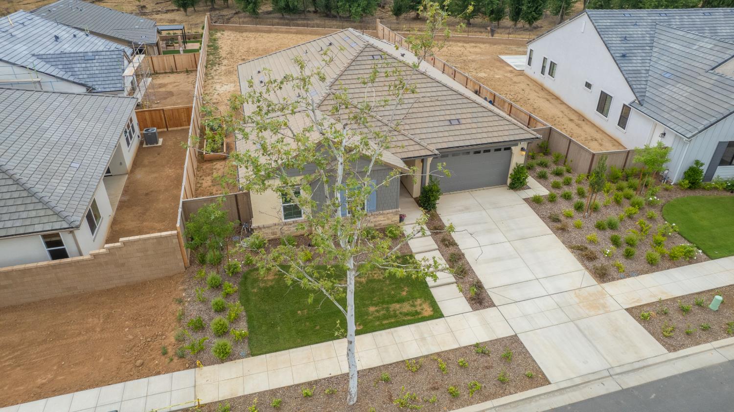 1122 Creekside Ave, Madera, CA 93636
