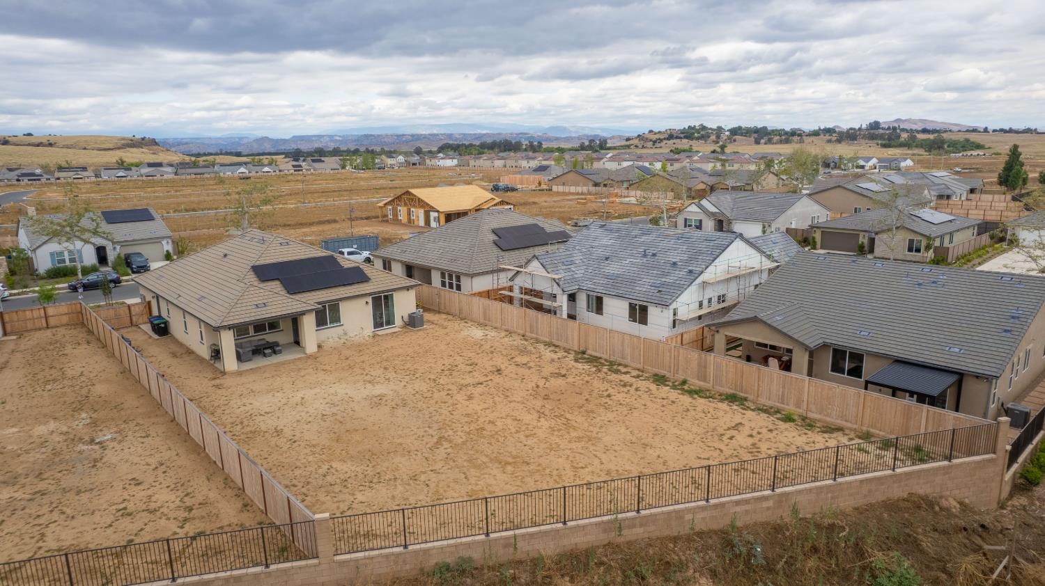 1122 Creekside Ave, Madera, CA 93636