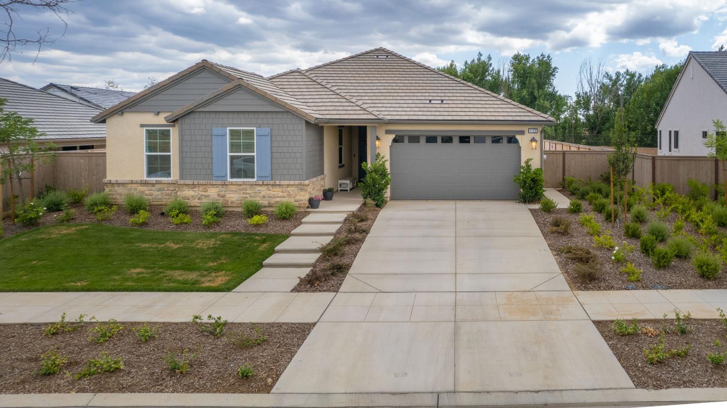 1122 Creekside Ave, Madera, CA 93636