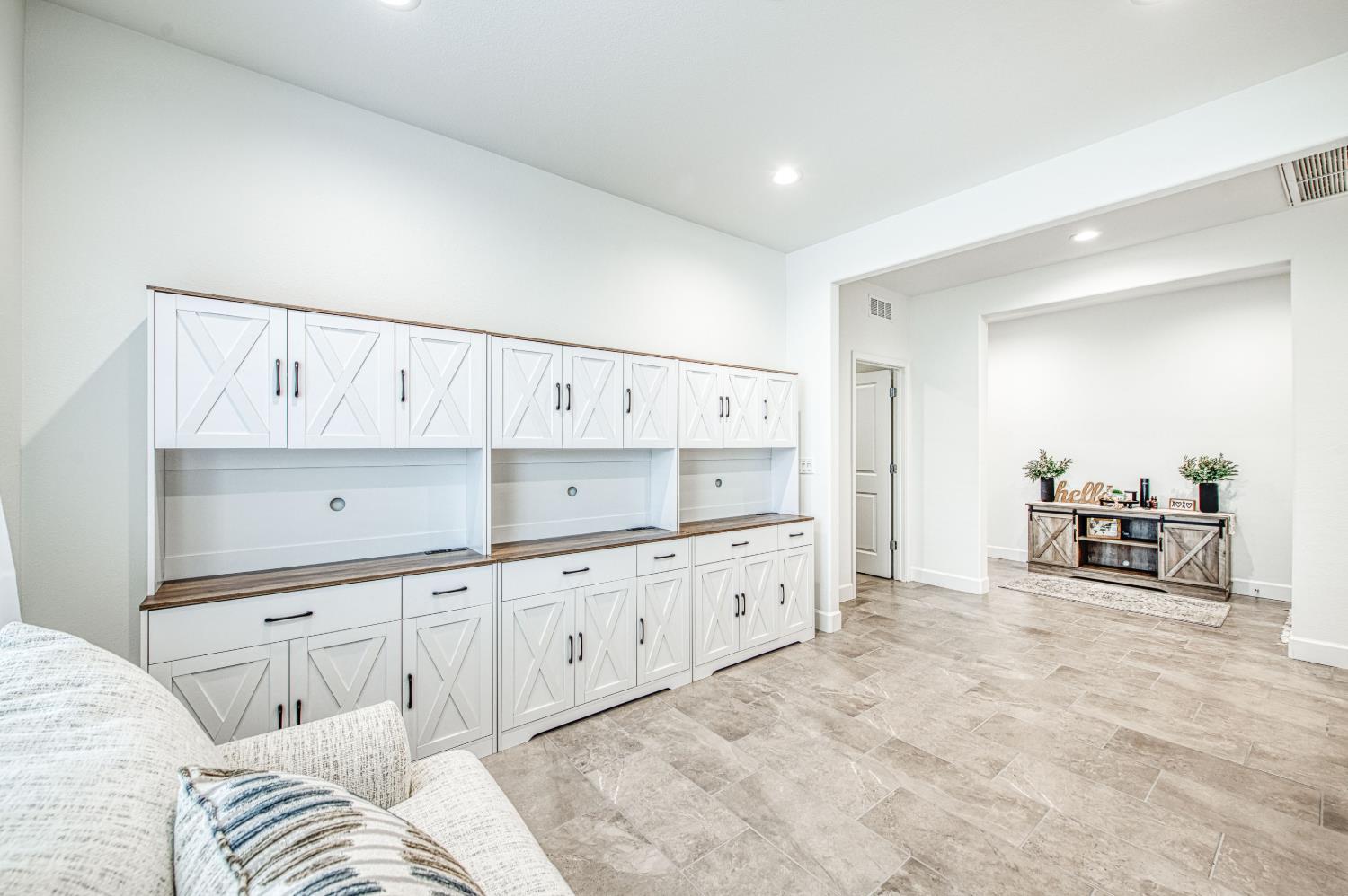 1122 Creekside Ave, Madera, CA 93636