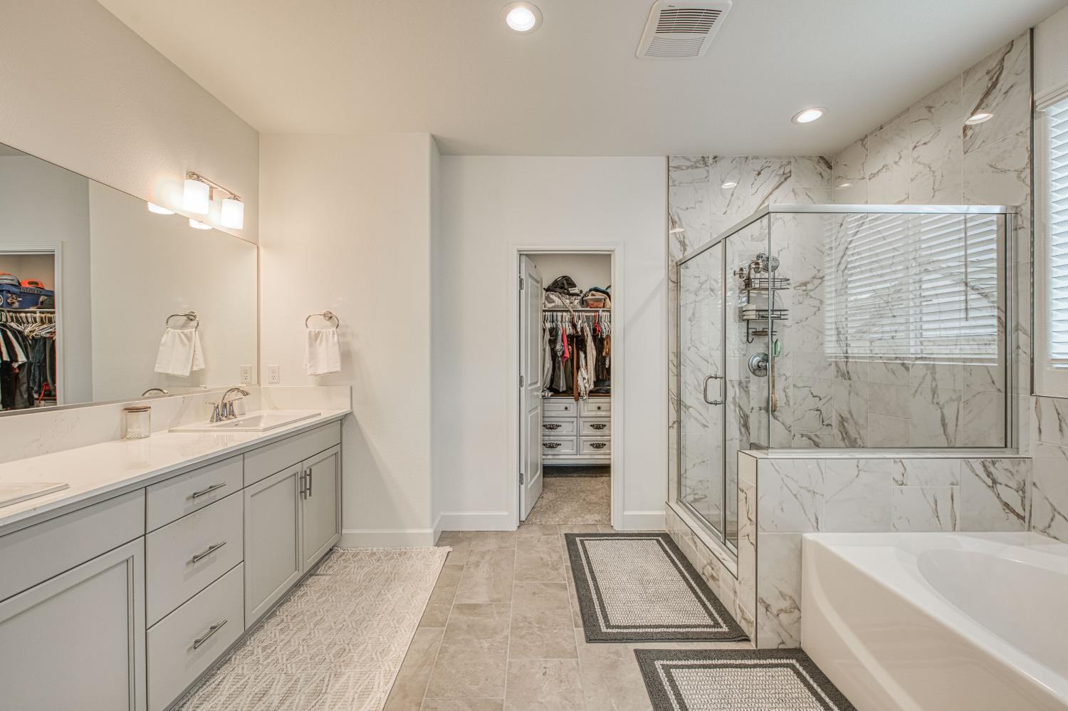 1122 Creekside Ave, Madera, CA 93636
