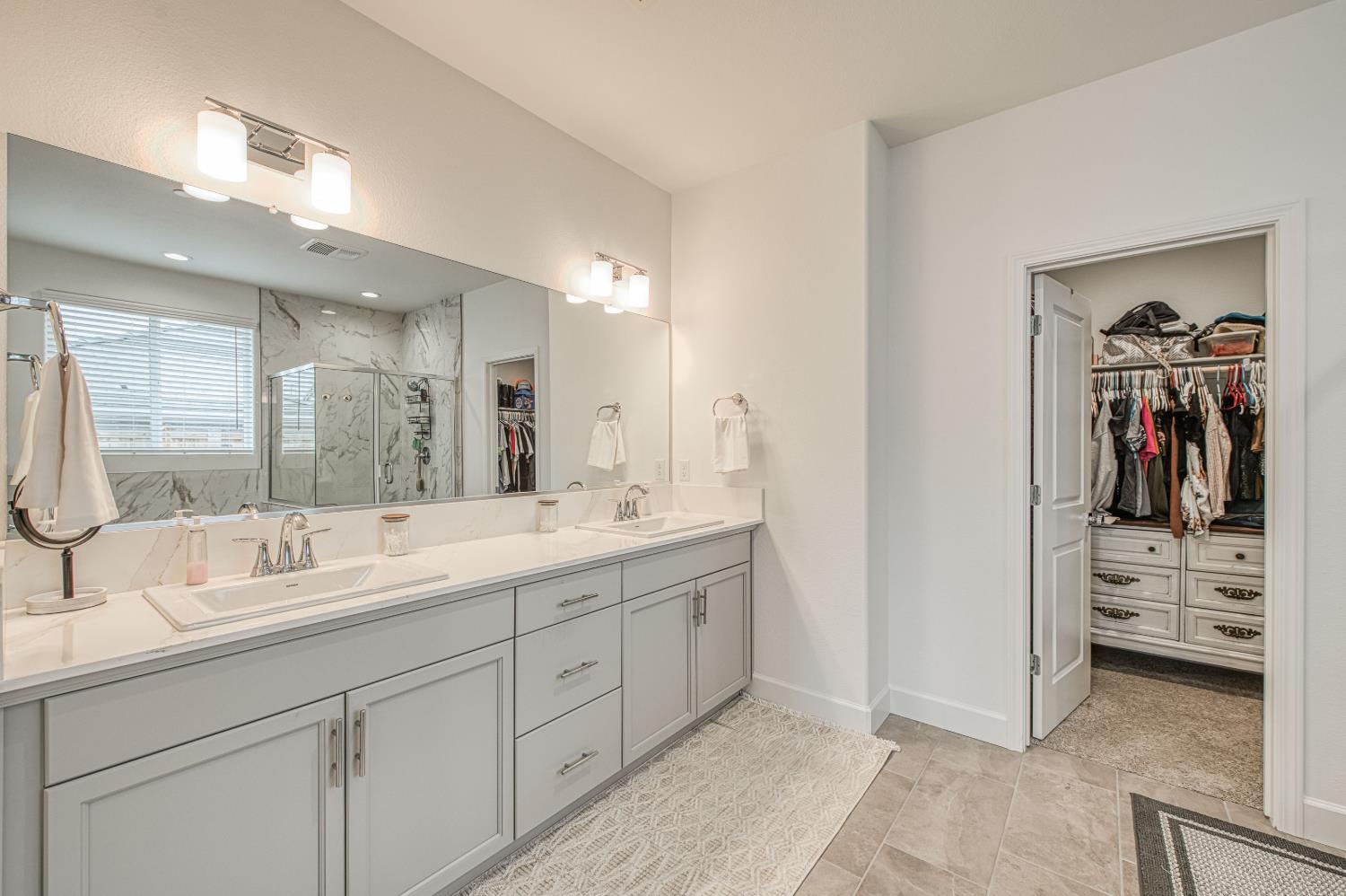 1122 Creekside Ave, Madera, CA 93636