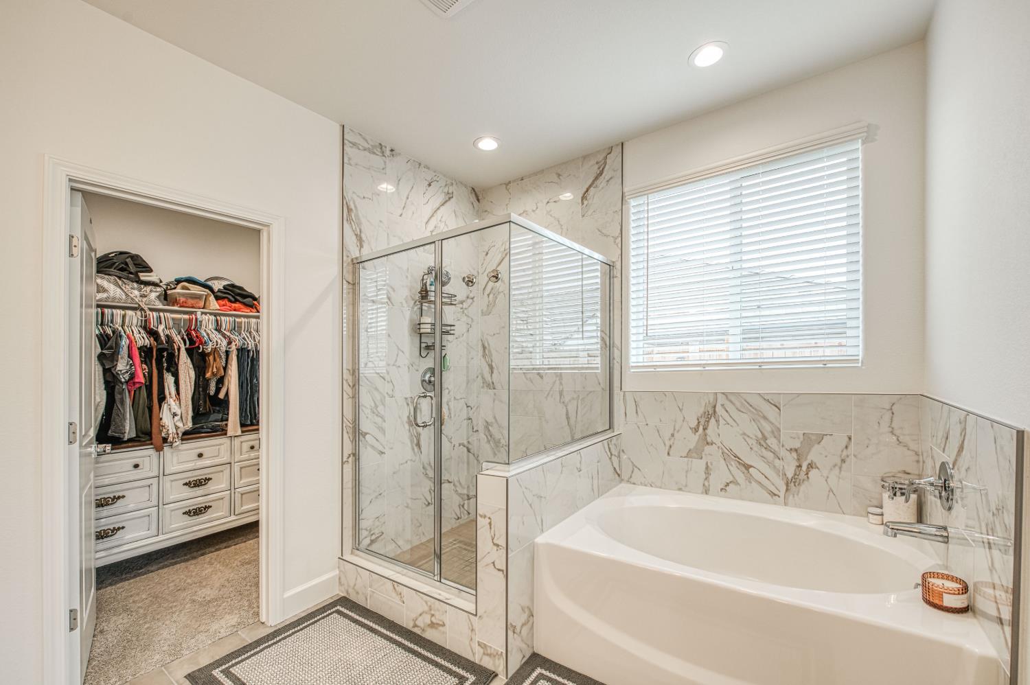 1122 Creekside Ave, Madera, CA 93636