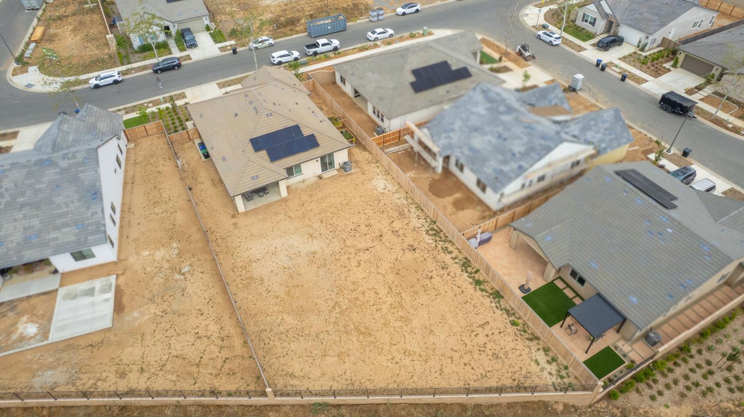 1122 Creekside Ave, Madera, CA 93636