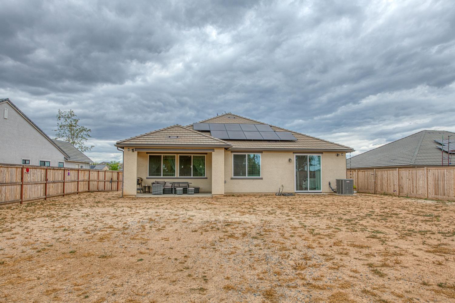 1122 Creekside Ave, Madera, CA 93636