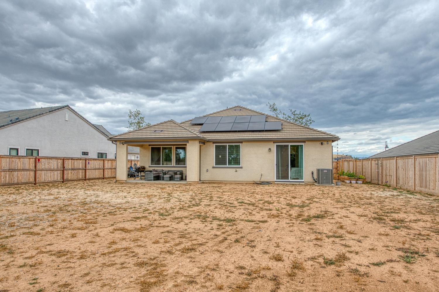 1122 Creekside Ave, Madera, CA 93636