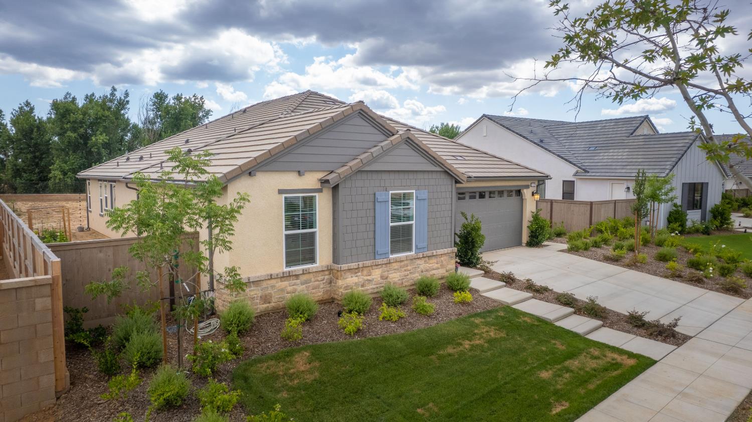 1122 Creekside Ave, Madera, CA 93636