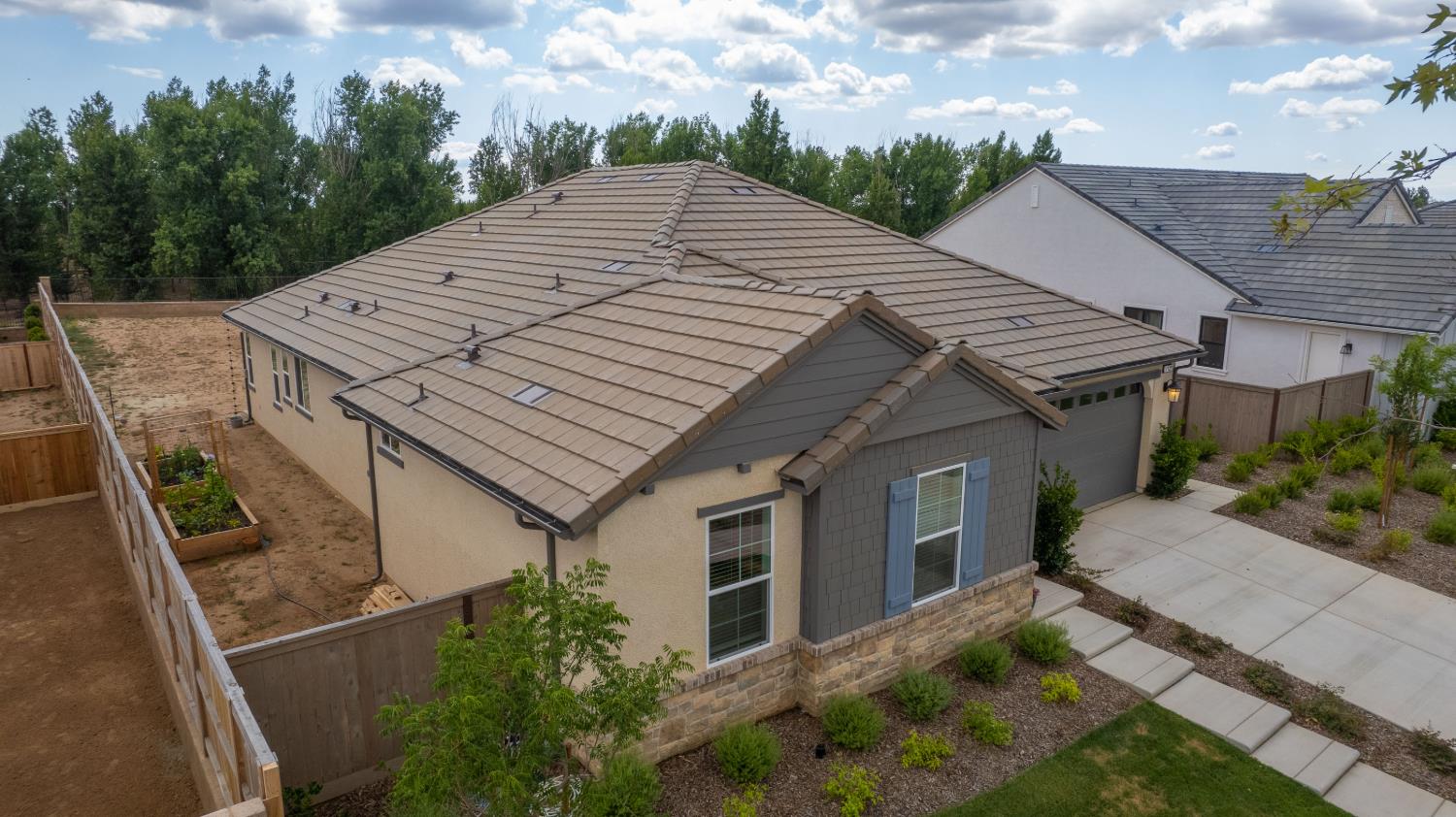 1122 Creekside Ave, Madera, CA 93636