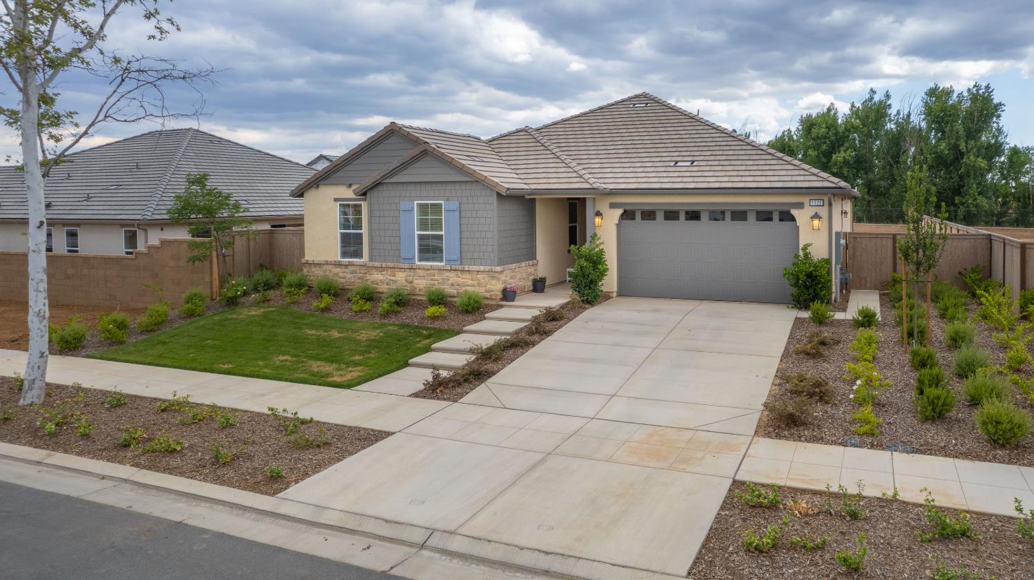 1122 Creekside Ave, Madera, CA 93636