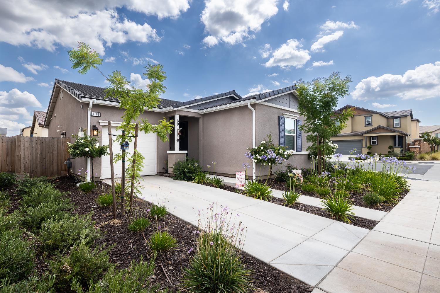 1180 Blue Oak Ln W, Madera, CA 93636