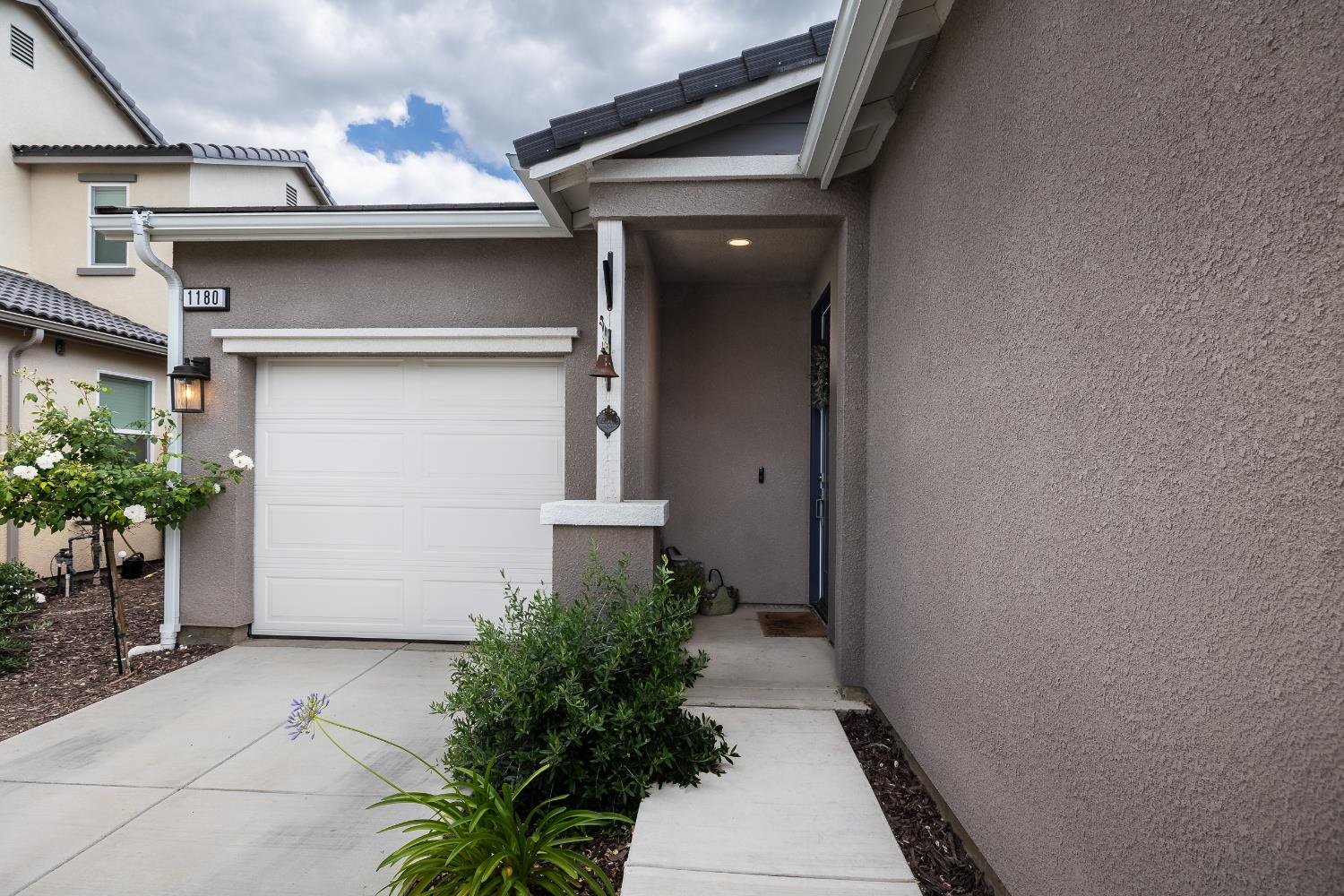 1180 Blue Oak Ln W, Madera, CA 93636