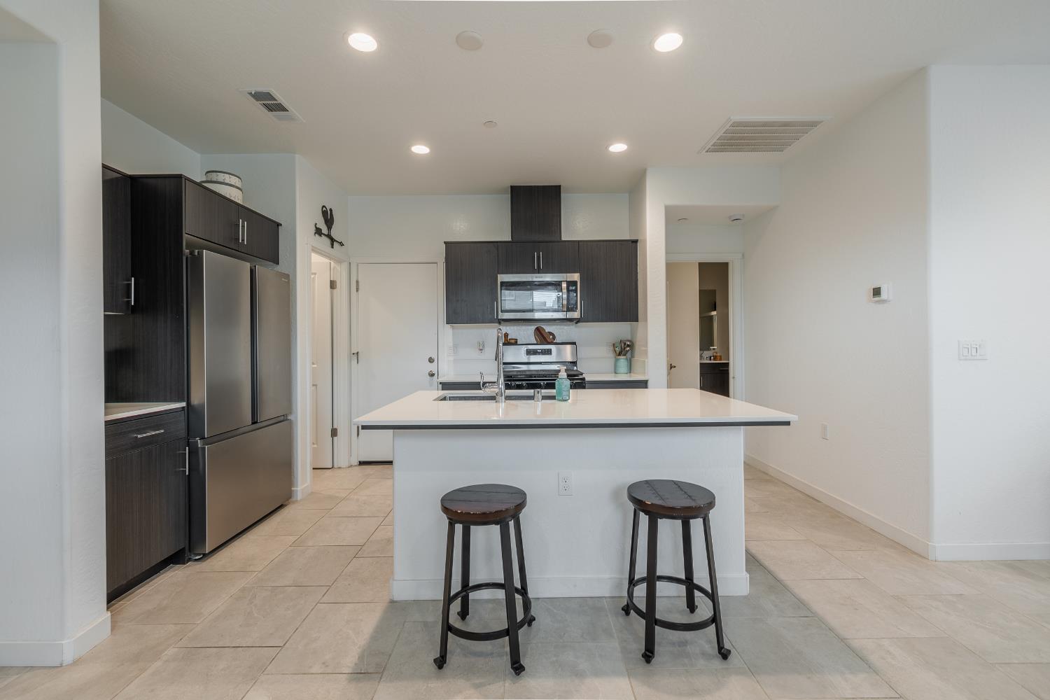 1180 Blue Oak Ln W, Madera, CA 93636