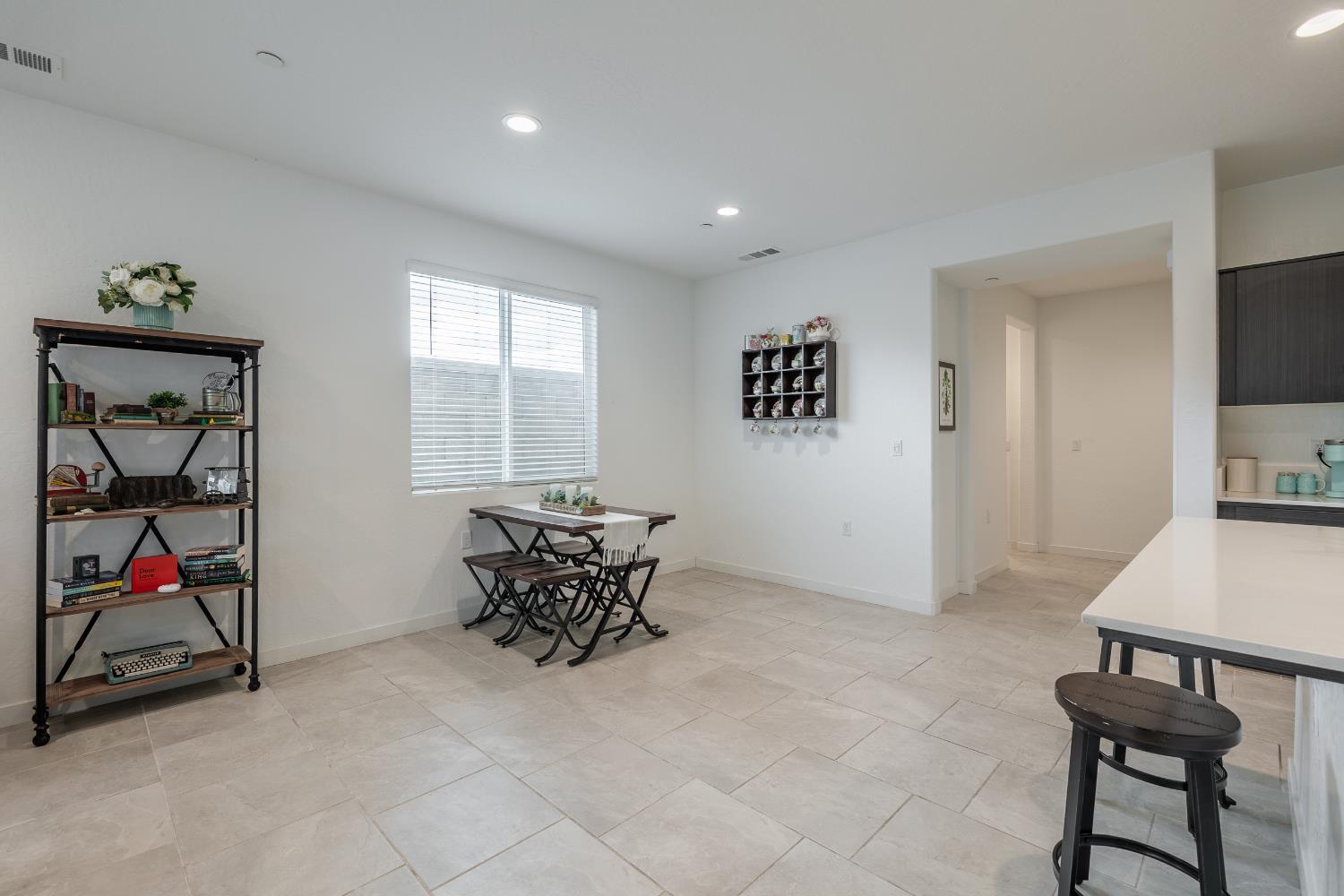 1180 Blue Oak Ln W, Madera, CA 93636